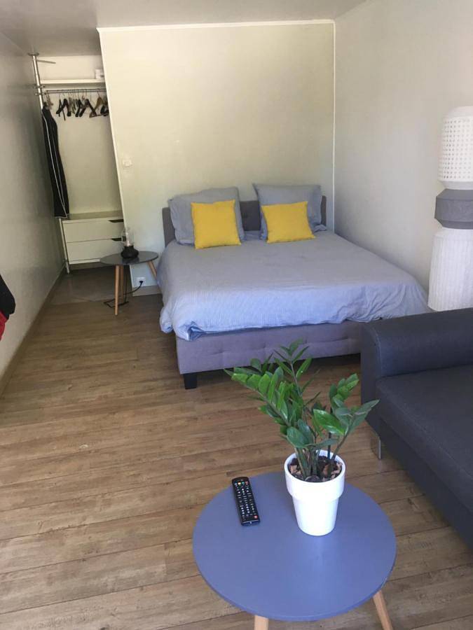 T2 de la Bastide Rouge vue exceptionnelle (180°) sur Aix domaine privé T2 indépendant de 37 m2 avec terrasse exposée plein sud Piscine 10 X 5 in Aix-en-Provence, Aix-en-Provence en omgeving