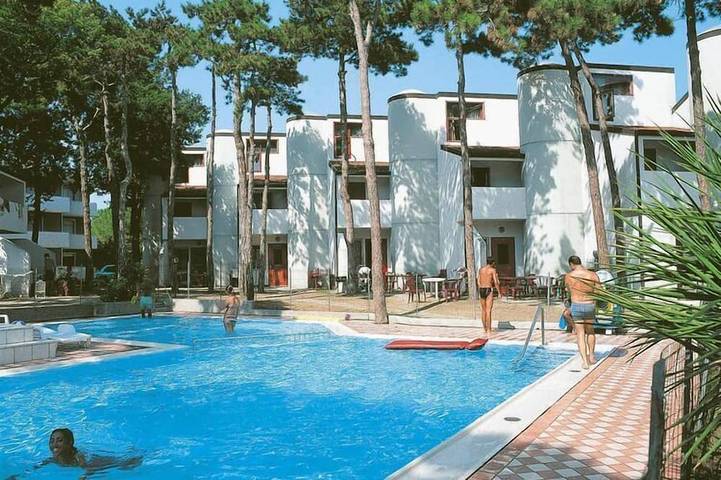 Ferienhaus für 8 Personen, mit Balkon und Pool in Lignano Sabbiadoro