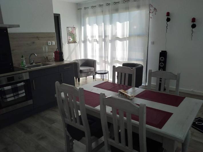 Gîte pour 2 personnes, avec Balcon et Jacuzzi ainsi que Terrasse et Jardin à Lagarde-Paréol - 2