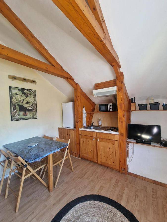 Gîte pour 4 personnes, avec Terrasse ainsi que Piscine et Vue à Laffrey