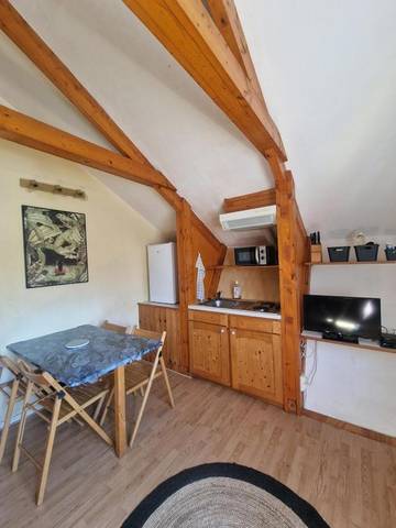 Gîte pour 4 personnes, avec piscine ainsi que terrasse et vue dans Grand lac de Laffrey
