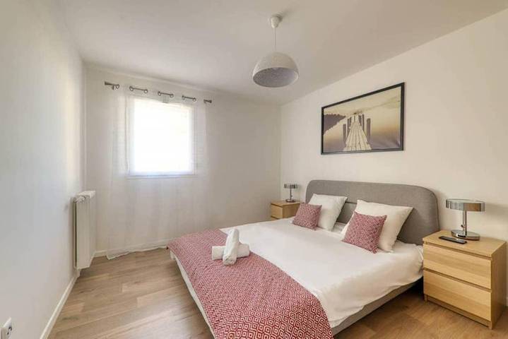 Gîte pour 8 personnes, avec terrasse et jardin à Montévrain - 2