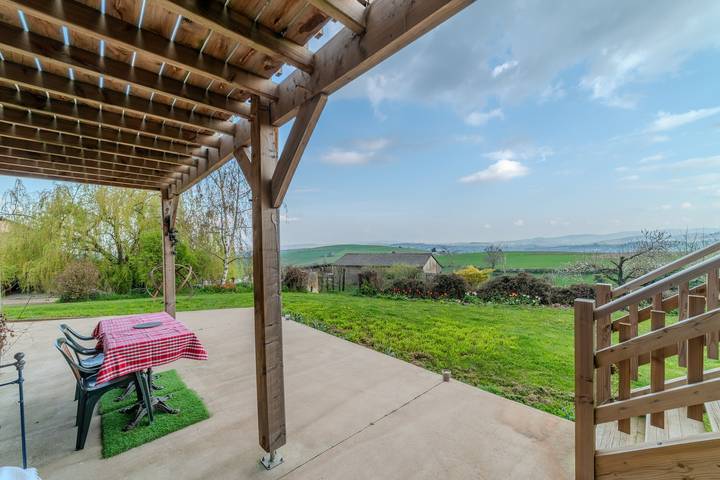 Apartamento entero, Apartamento de vacaciones para 4 personas con terraza in Vindry-sur-Turdine, Villefranche-sur-Saône region