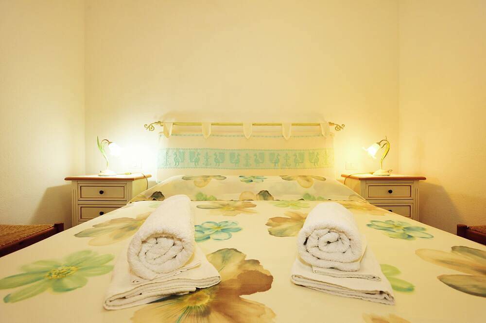 Santa Margherita di Pula: terraced house with garden 200 meters from the sea in Santa Margherita di Pula, Pula region