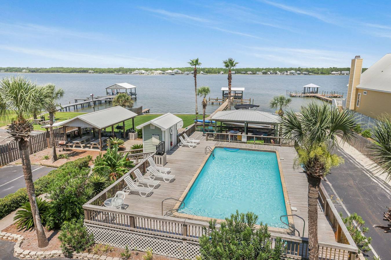 Entire apartment, Lagoon Landing 207- Best of beach lagoon in Gulf Shores, Mobile Bay