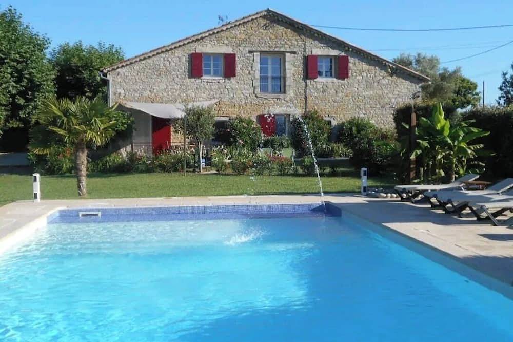 Gite 10/18 pers, private swimming pool, on the river bank between Provence and Ardèche in Saint-Jean-de-Maruéjols-et-Avéjan, Alès und Umgebung