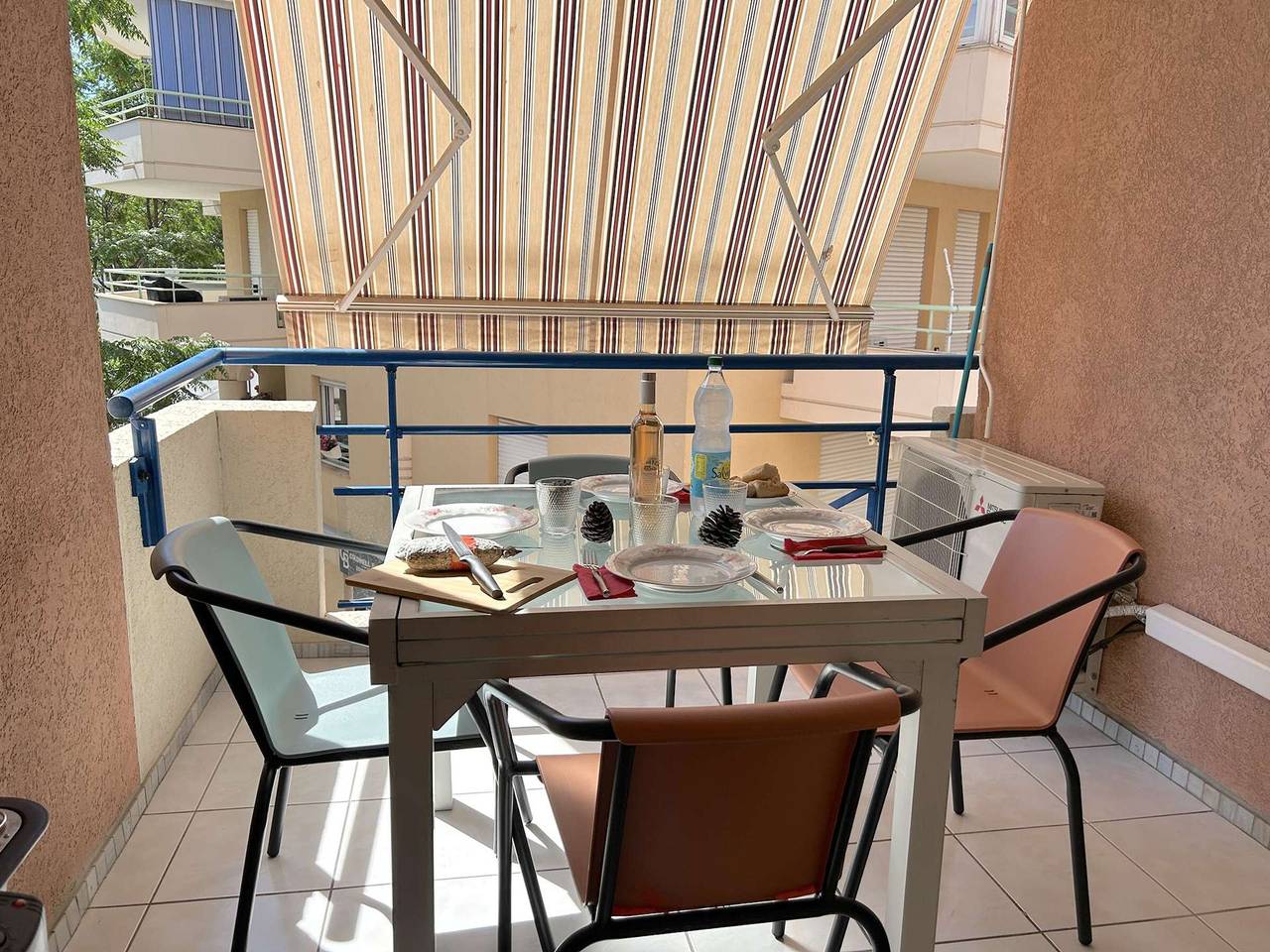 Entire apartment, Charming 2-Room Apt in Port Fréjus - A/C, Close to Beach, Shops & Garage in Fréjus Plage, Frejus