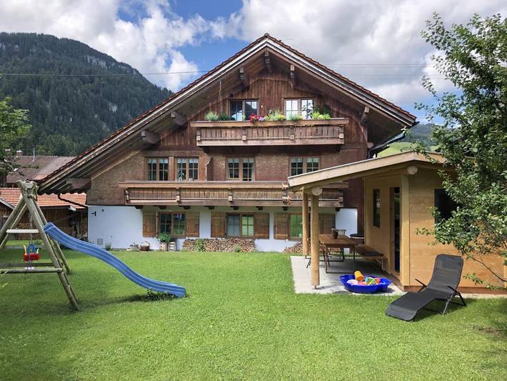 Ferienwohnung für 2 Personen, mit Balkon und Terrasse sowie Garten und Ausblick in Ried (Obermaiselstein)