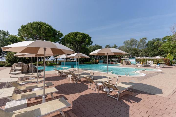 Ferienhaus für 6 Personen, mit Terrasse und Kinderpool sowie Pool in Grado