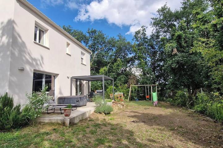 Location de vacances pour 6 personnes, avec jacuzzi à Moussac