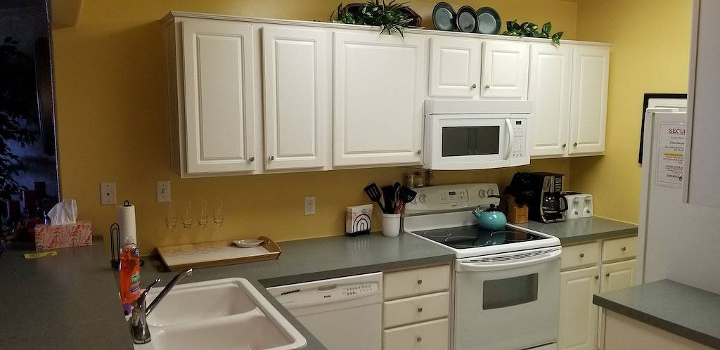 Ganze Wohnung, Schöne Eigentumswohnung am Wasser mit dem Bootsrutsch! Es ist fünf Uhr irgendwo ... in Lake of the Ozarks