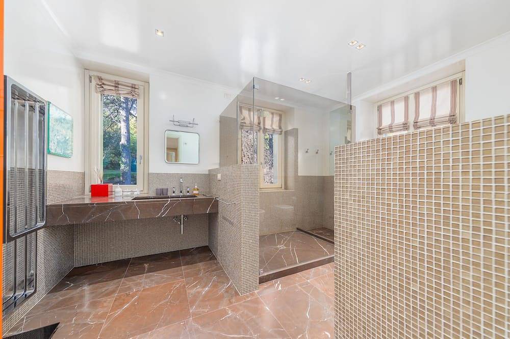 Luxury Lake Como Villa with indoor heated pool and outdoor pool - Fully Staffed in Mezzegra, Gemeinde Tremezzina