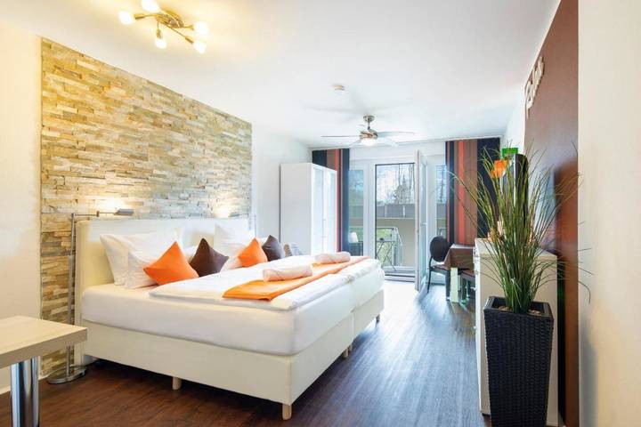 Ferienwohnung für 2 Personen, mit Balkon und Terrasse sowie Garten