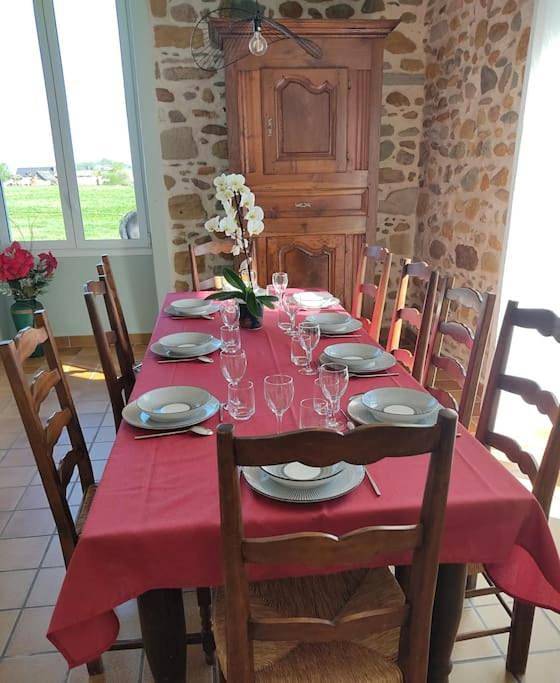 Location de vacances pour 9 personnes, avec vue ainsi que piscine et jardin à Asson - 3