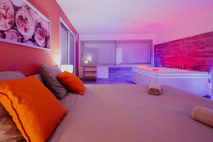 Location de vacances pour 4 personnes, avec Jacuzzi et Terrasse ainsi que Jardin et Sauna à Valenciennes