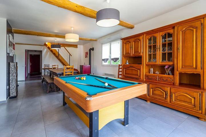 Gîte pour 13 personnes, avec Jacuzzi et Terrasse ainsi que Jardin et Sauna à Bezinghem
