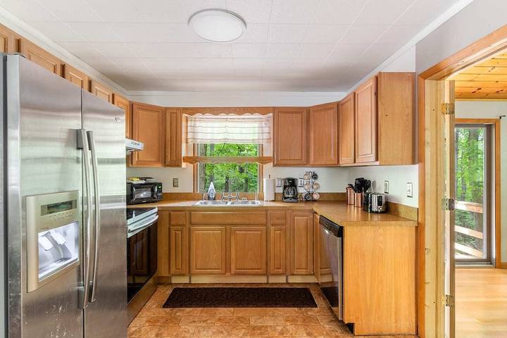 Glamping for 9 people, with balcony and yard as well as hot tub, with pets in West Virginia