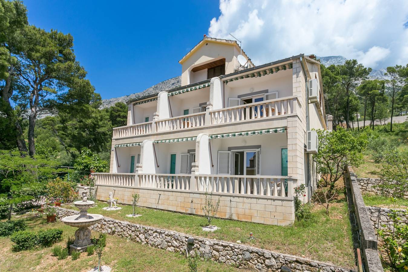Ganze Wohnung, Apartments by the sea Brela, Makarska - 18356 in Brela, Makarska Riviera