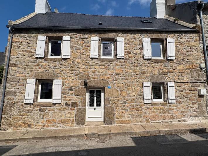 Casa de piedra costera renovada en Lanildut. in Lanildut, Región de Brest