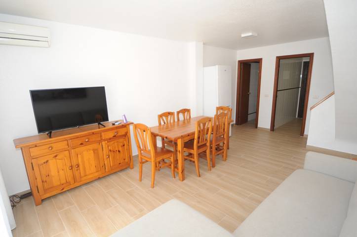 Gîte pour 6 personnes, avec terrasse ainsi que piscine et jardin, animaux acceptés à Benicasim - 4