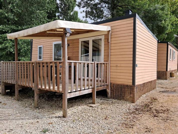 Location de vacances pour 8 personnes, avec jardin ainsi que vue et piscine à Crazannes - 2