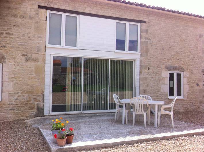 Location de vacances pour 8 personnes, avec Balcon/Terrasse et Jardin à Dœuil-sur-le-Mignon