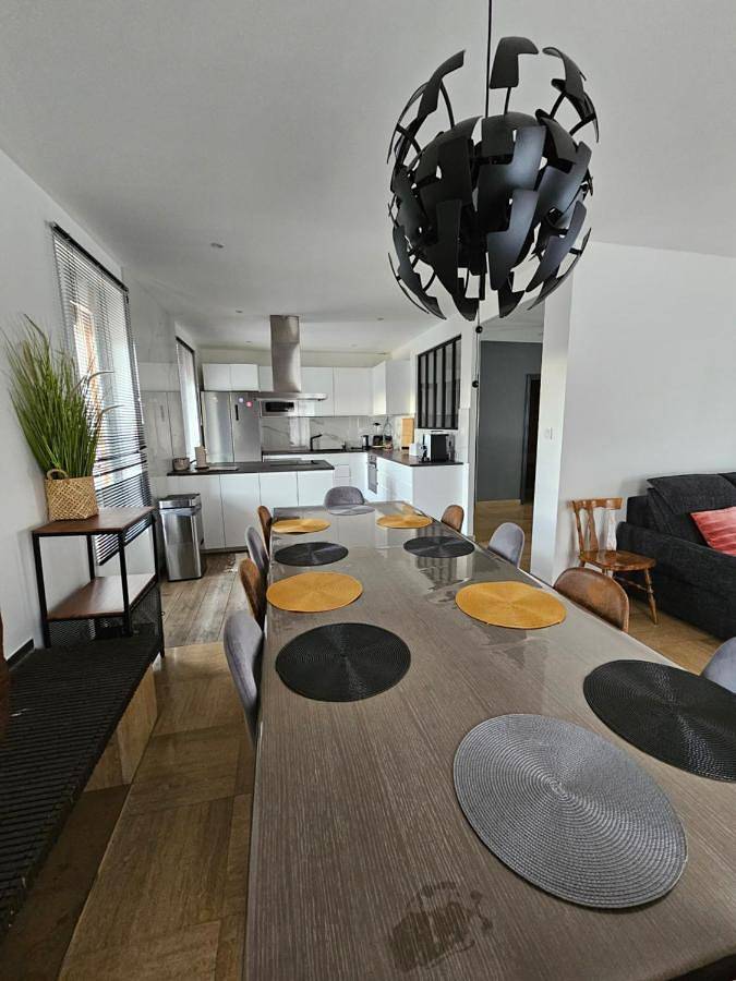 Villa pour 14 personnes, avec Balcon et Terrasse ainsi que Jardin et Vue