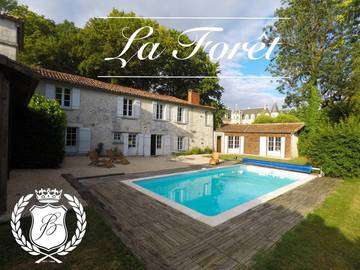 Gîte pour 10 personnes, avec piscine ainsi que jardin et terrasse à Bourneau