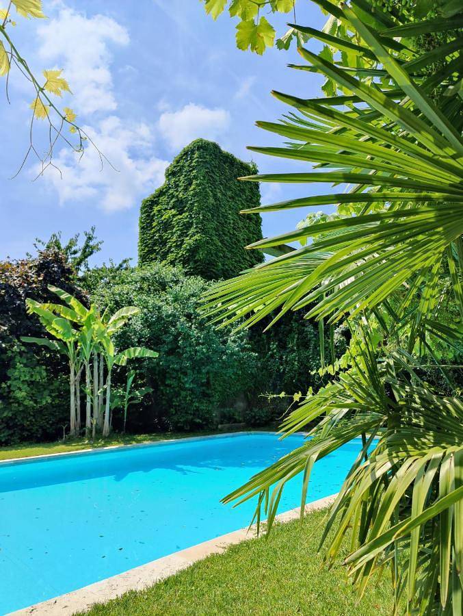 Chambre d’hôte pour 6 personnes, avec Terrasse ainsi que Jardin et Piscine