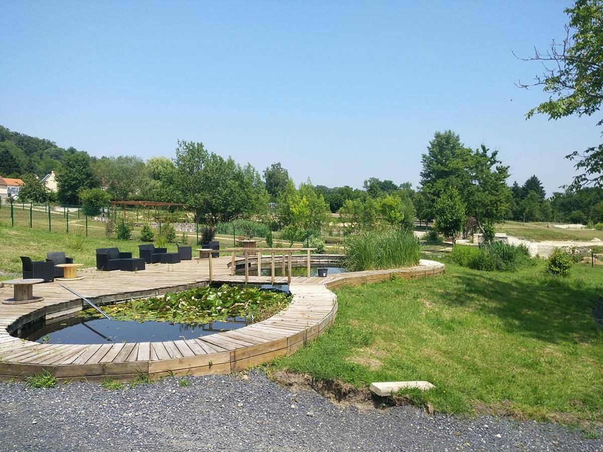 Twin Room with Garden View in Bourg-et-Comin, Aisne