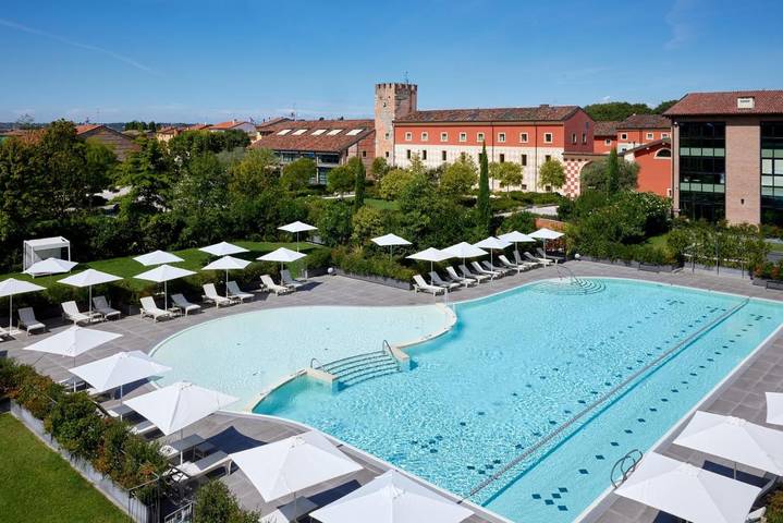 Appartamento per 3 persone, con sauna e piscina nonché giardino e idromassaggio a Villafranca di Verona