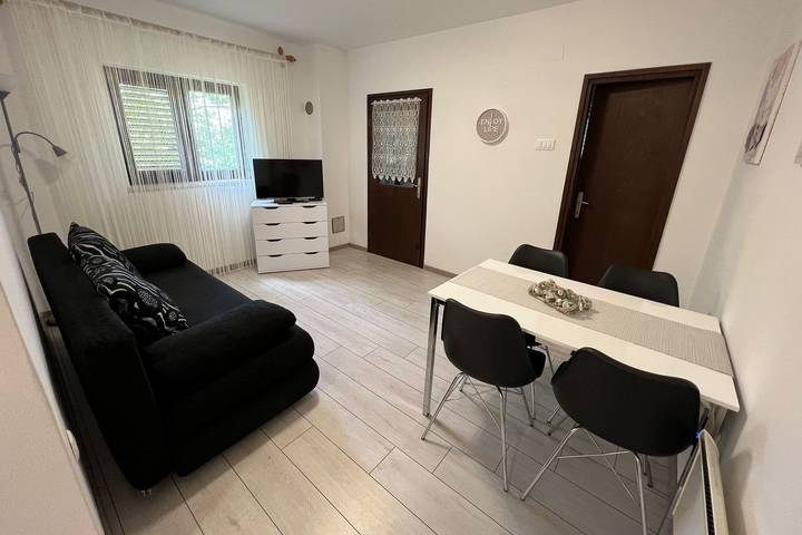 Ferienwohnung für 4 Personen, mit Balkon/Terrasse in Jadranovo