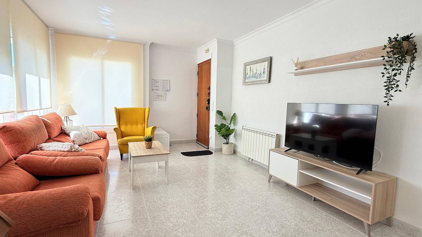 Apartamento entero, Apartamento 'Bruc Beach' con piscina privada, Wi-Fi y aire acondicionado in Canet de Mar, Costa del Maresme