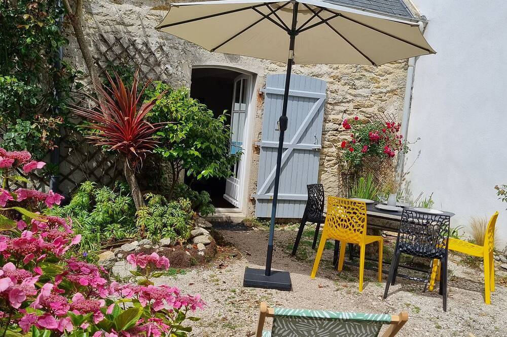 Petite Maison de Pêcheur à 10 m de la Plage, Avec Jardin Clos in Treffiagat, Quimper region