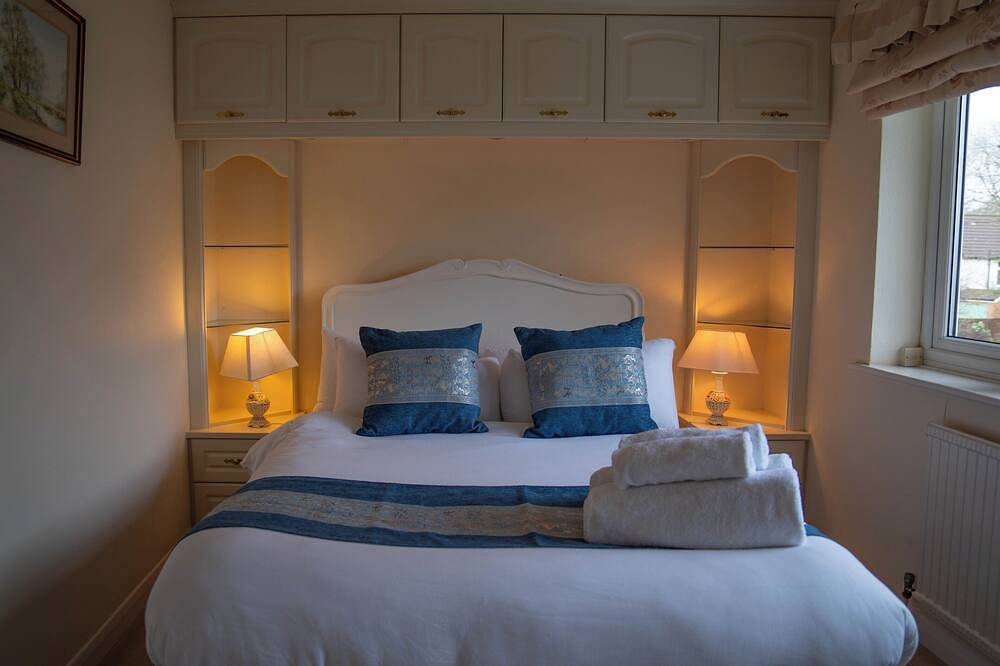 Farnborough Stay - 5 Bedroom in Rushmoor, Hampshire