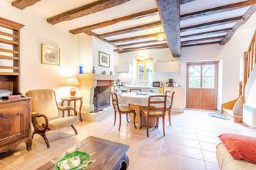 Gîte pour 4 personnes, avec jardin à Francueil