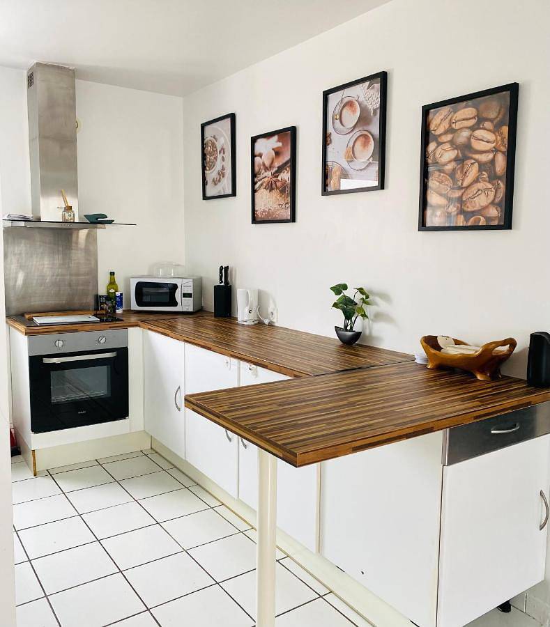 Appartement entier, Two-Bedroom Apartment in Saint-Jean-de-la-Ruelle, Vallée de la Loire