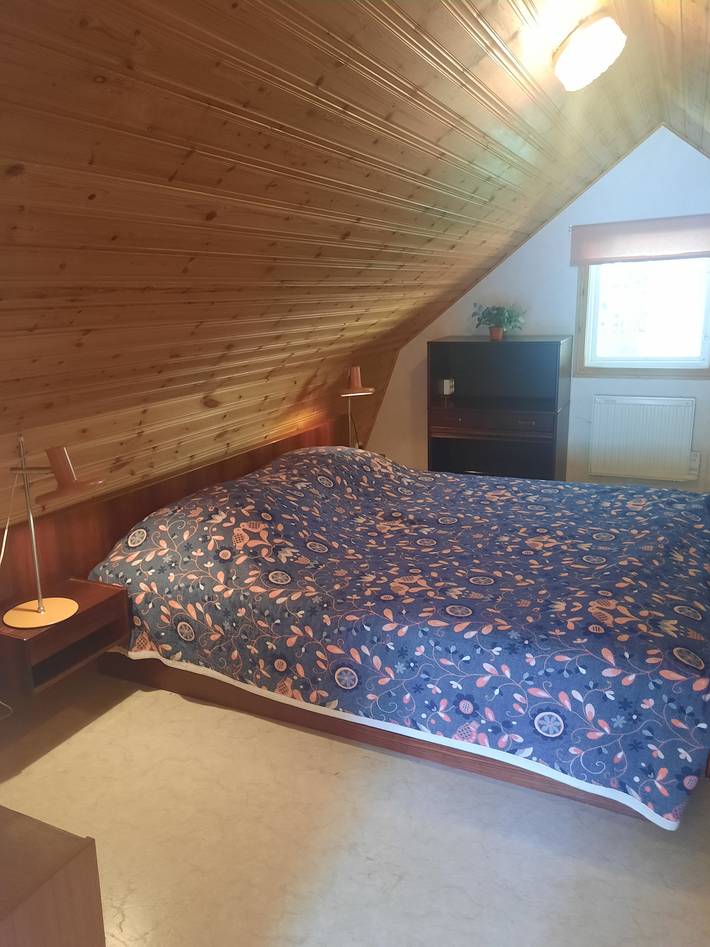Ferienhaus mit Gästehütte nur 40 Meter vom Wasser in Svenska Östersjön
