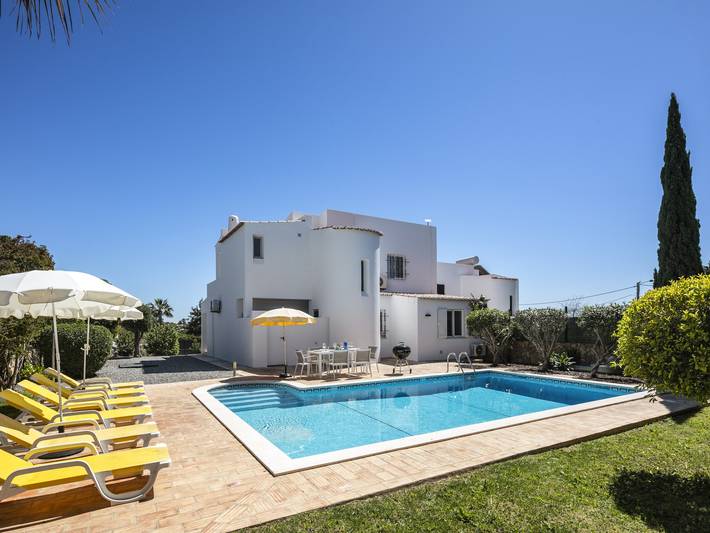 Gîte pour 6 personnes, avec terrasse et jardin