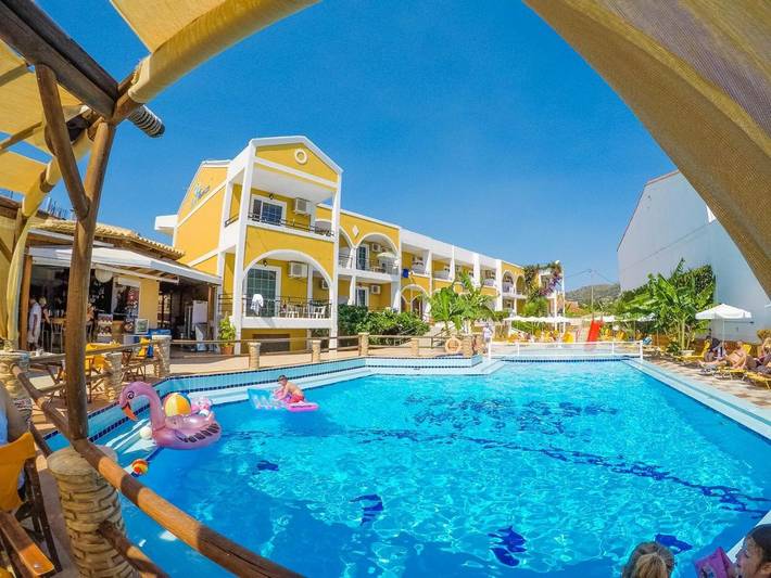 Hotel für 5 Personen, mit Balkon und Terrasse sowie Garten und Kinderpool in Kalamaki