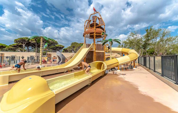 Camping für 5 Personen, mit Terrasse und Pool in Frejus - 3