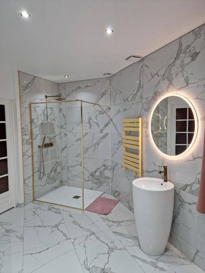 Maison Chic avec jacuzzi Nogent sur Oise Yaospa60 in Nogent-sur-Oise, Oise