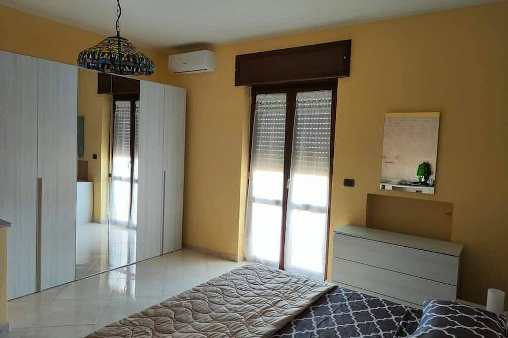 Entire apartment, B&B Perna Panoramic Rooms Naples in Torre del Greco, Vesuvio National Park