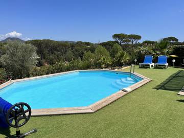 Gîte pour 4 personnes, avec jacuzzi et jardin ainsi que balcon et piscine dans le Var