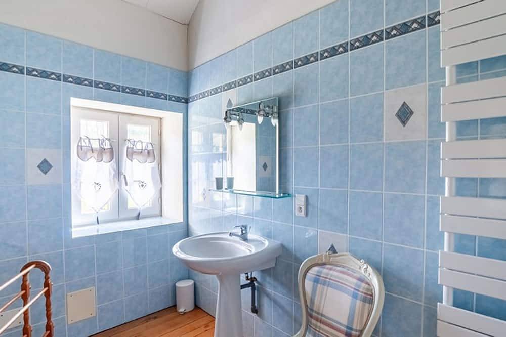 3 bedroom awesome home in Frayssinet-le-Gélat in Frayssinet-le-Gélat, Quercy