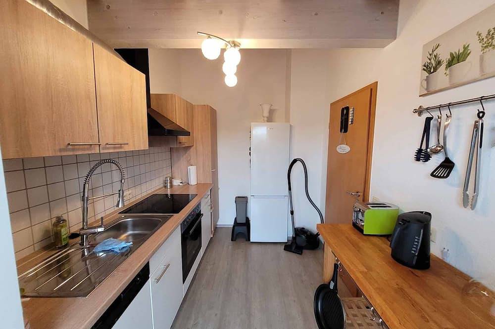 Ganze Wohnung, Ruhige und helle Dachgeschosswohnung (68qm) mit Balkon in Hilzingen, Hegau