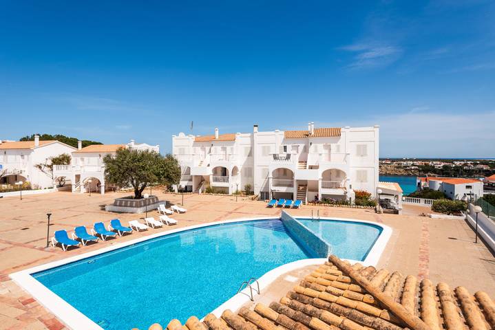 Gîte pour 4 personnes, avec terrasse et piscine à Arenal d'en Castell - 2