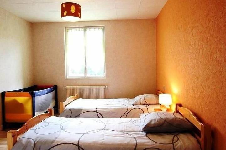 Gîte pour 4 personnes, avec jardin à Lantriac - 4