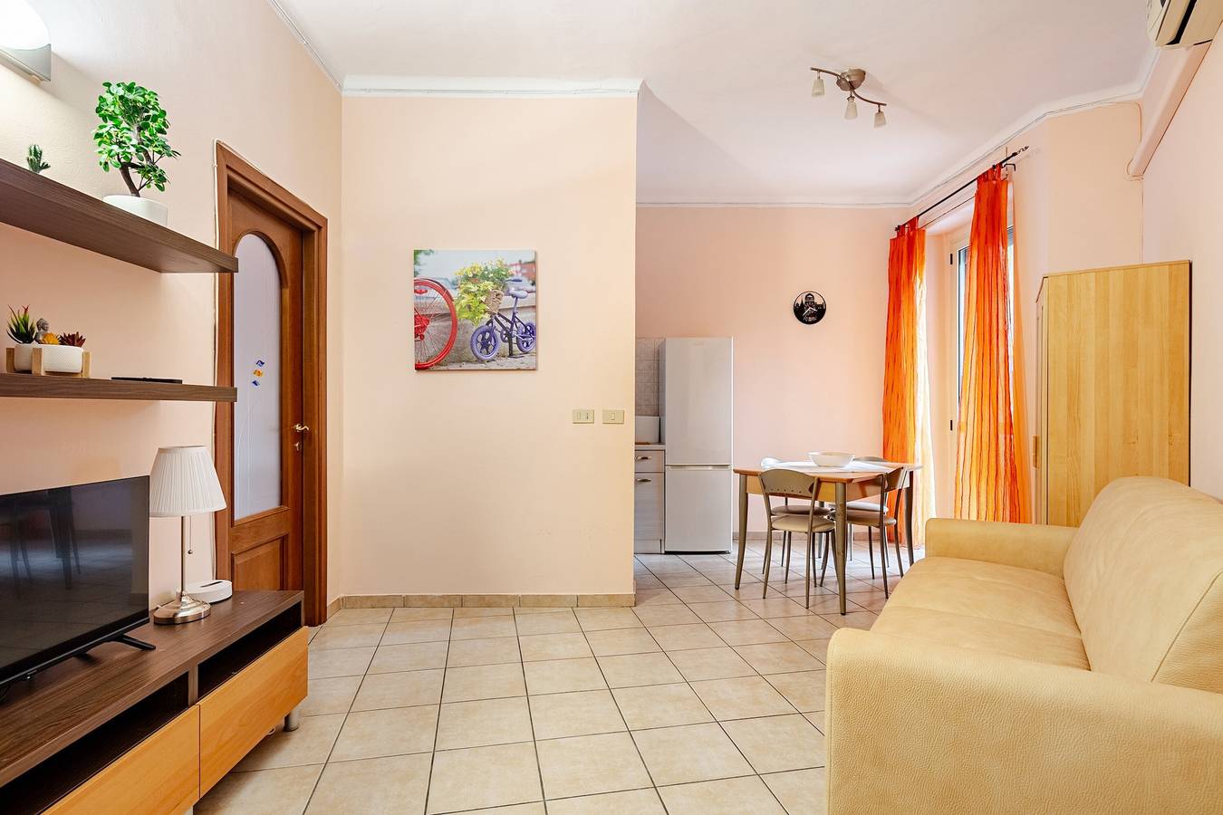Entire apartment, Apartment 'The Moonlight' with Balcony, Wi-Fi and Air Conditioning in Turin, Turin Province