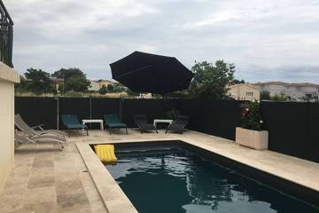 Gîte pour 8 personnes, avec balcon et jardin, animaux acceptés à Adissan
